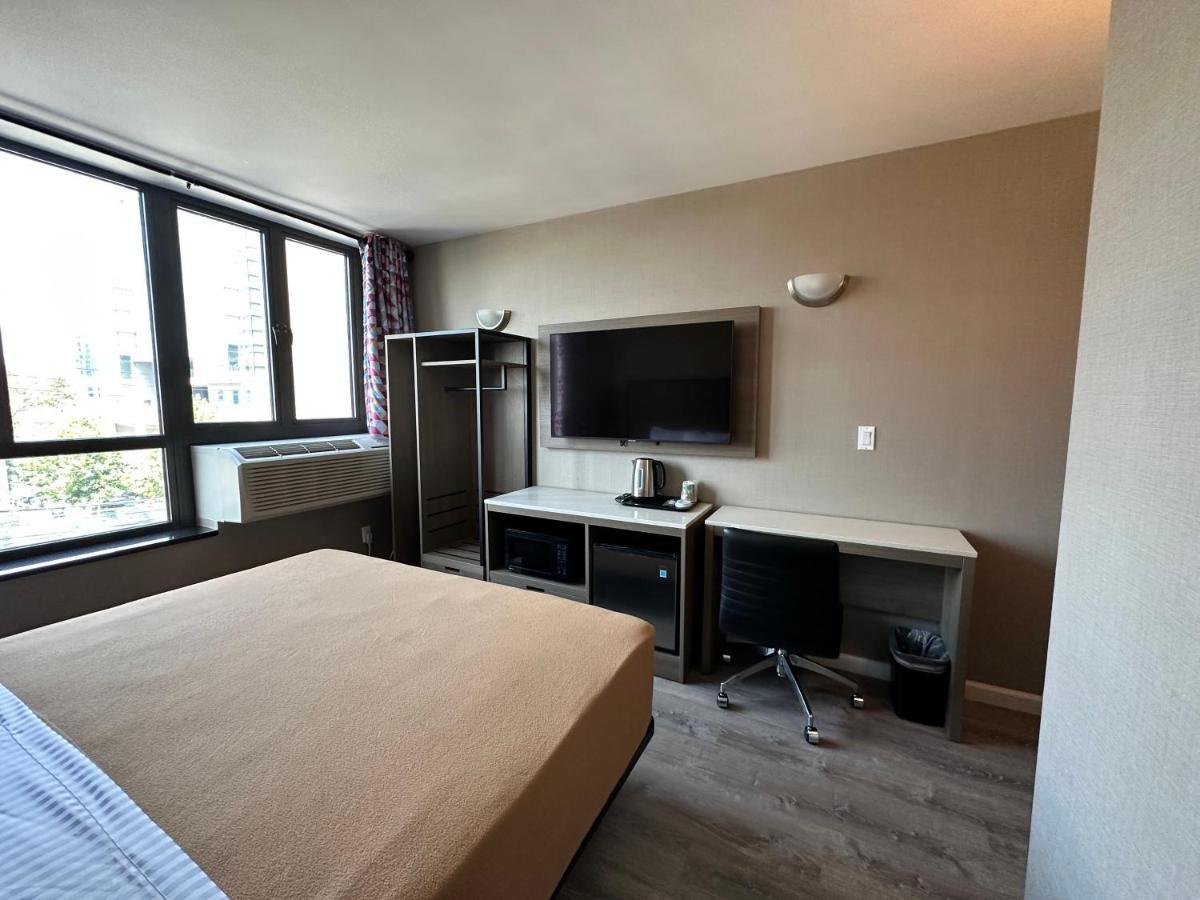 Regal Inn & Suites New York Laguardia Hotel Экстерьер фото