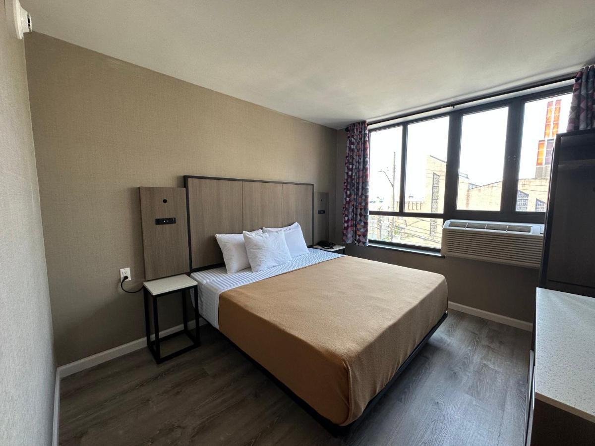 Regal Inn & Suites New York Laguardia Hotel Экстерьер фото