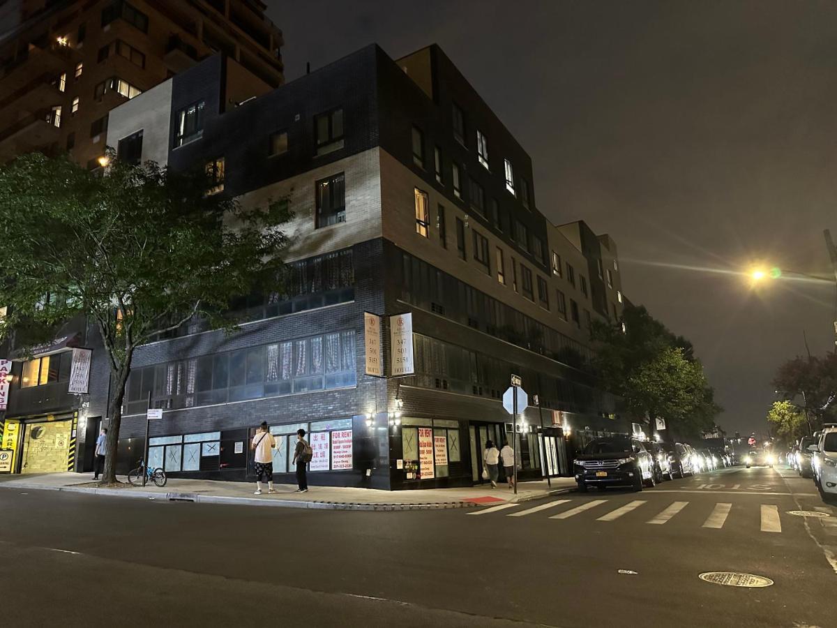 Regal Inn & Suites New York Laguardia Hotel Экстерьер фото